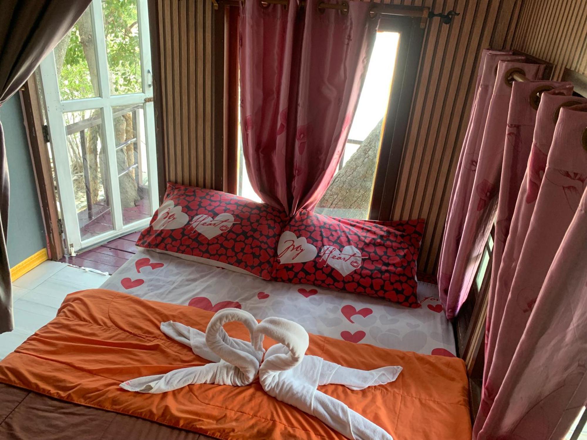 Hotel ลุงดำฮัทบีช Koh Samet Exterior foto